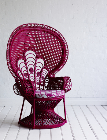 Peacock chair vis The Family Love Tree